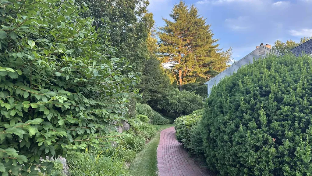 3 Governor Square Peterborough NH 03458