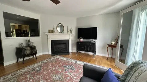 3 Governor Square Peterborough NH 03458