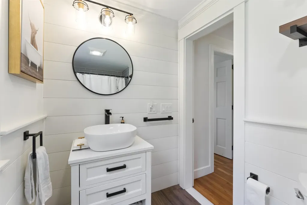 10 Old Amesbury Road Kensington NH 03833