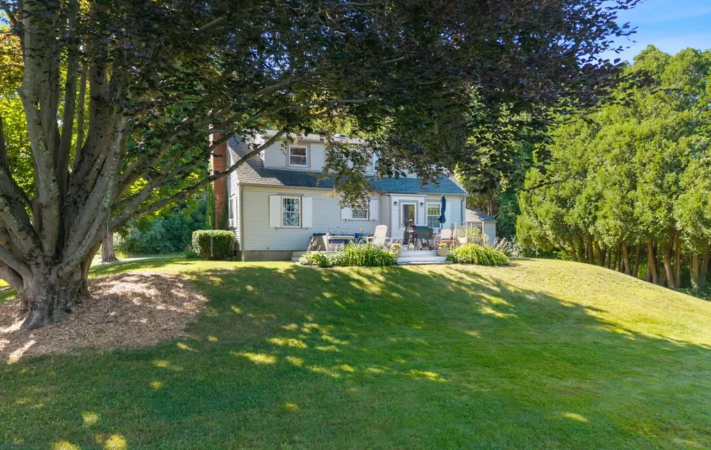 10 Old Amesbury Road Kensington NH 03833