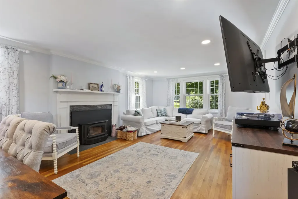 10 Old Amesbury Road Kensington NH 03833