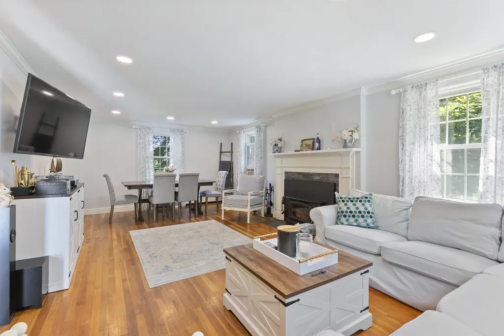 10 Old Amesbury Road Kensington NH 03833