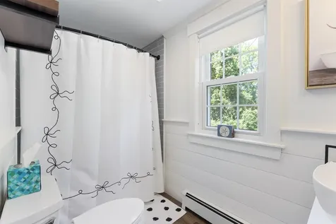 10 Old Amesbury Road Kensington NH 03833
