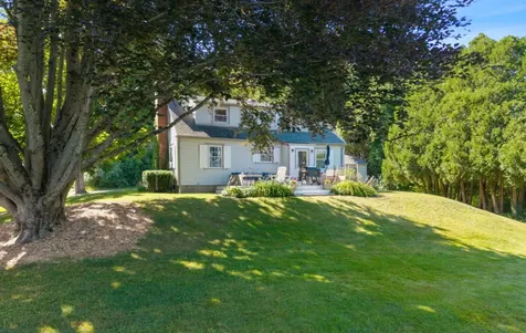 10 Old Amesbury Road Kensington NH 03833
