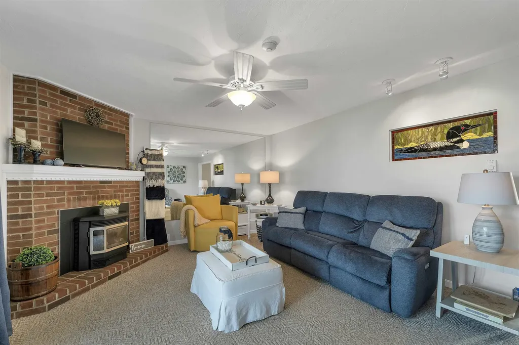 60 Weirs Road Gilford NH 03249