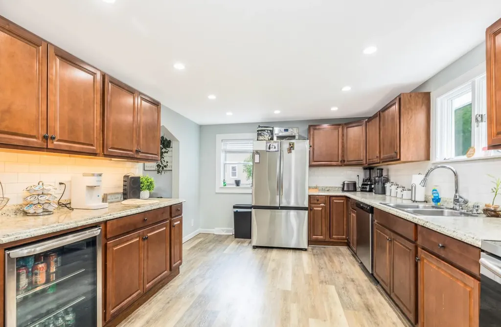 18 Brook Street Derry NH 03038