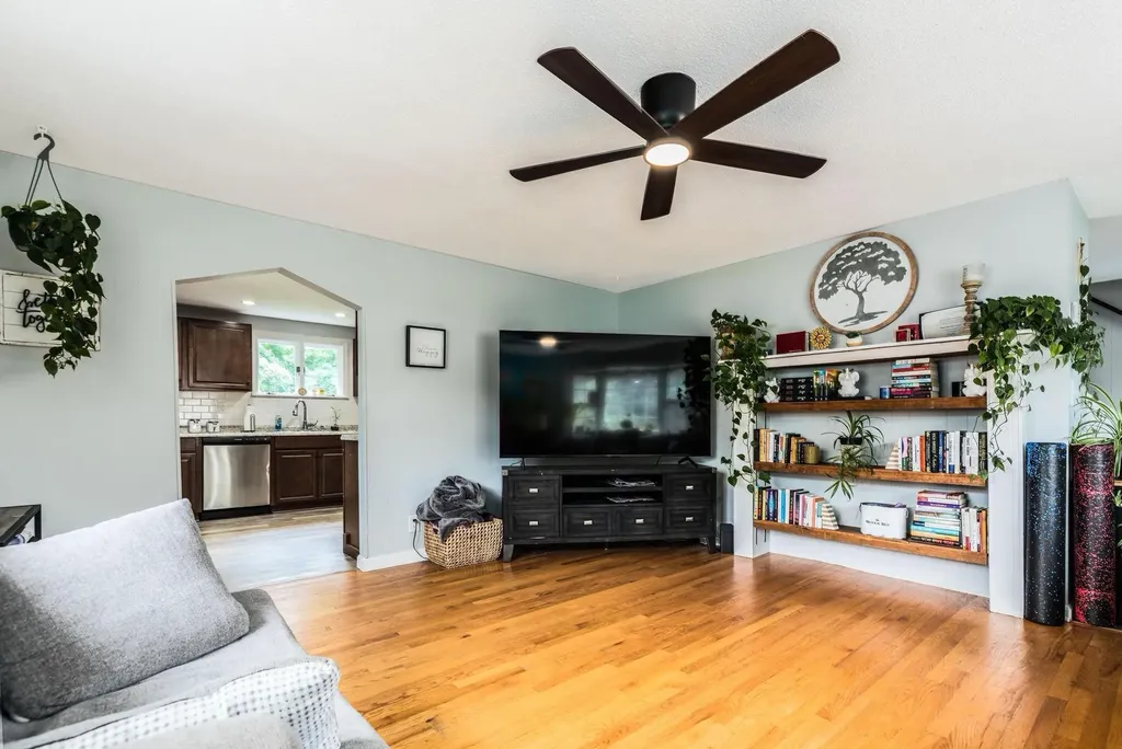 18 Brook Street Derry NH 03038