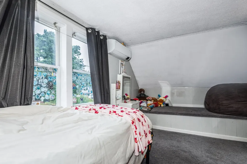 18 Brook Street Derry NH 03038