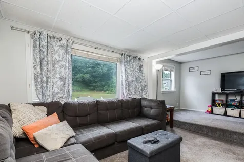18 Brook Street Derry NH 03038