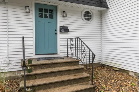 18 Brook Street Derry NH 03038