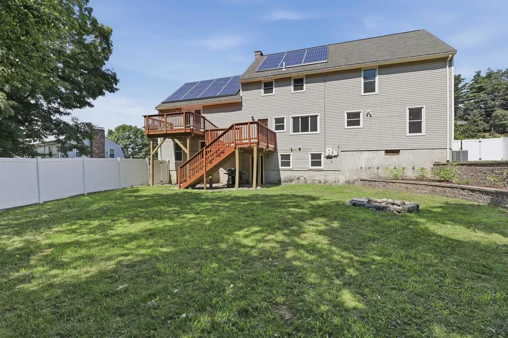 28 Rangers Drive Hudson NH 03051