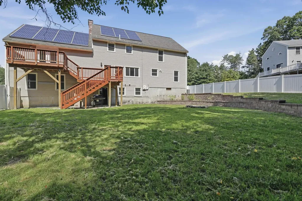 28 Rangers Drive Hudson NH 03051