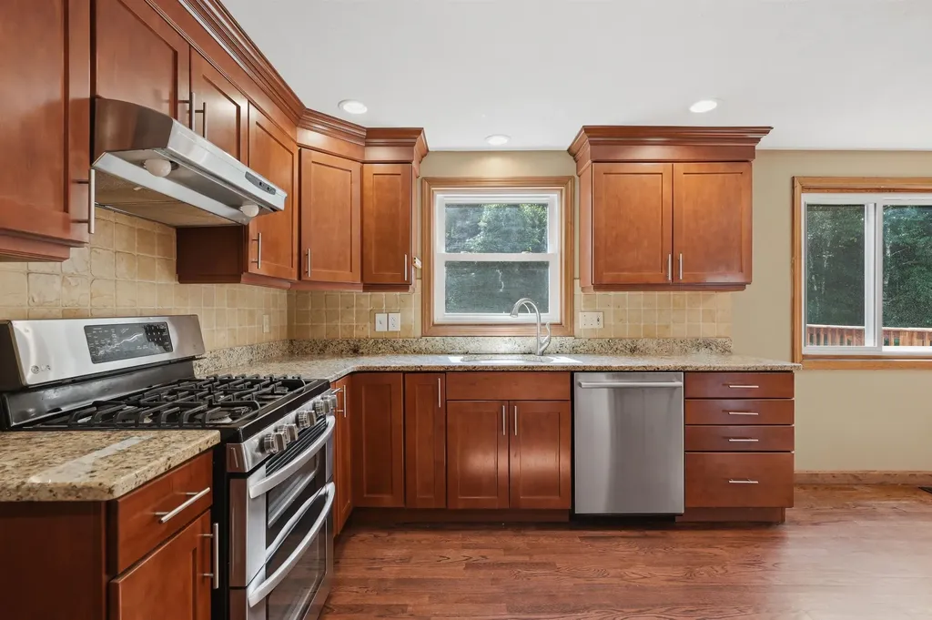 28 Rangers Drive Hudson NH 03051