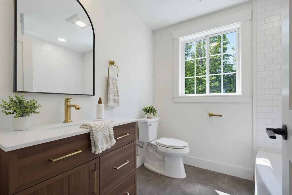 21 Upper Ladd Hill Road Meredith NH 03253