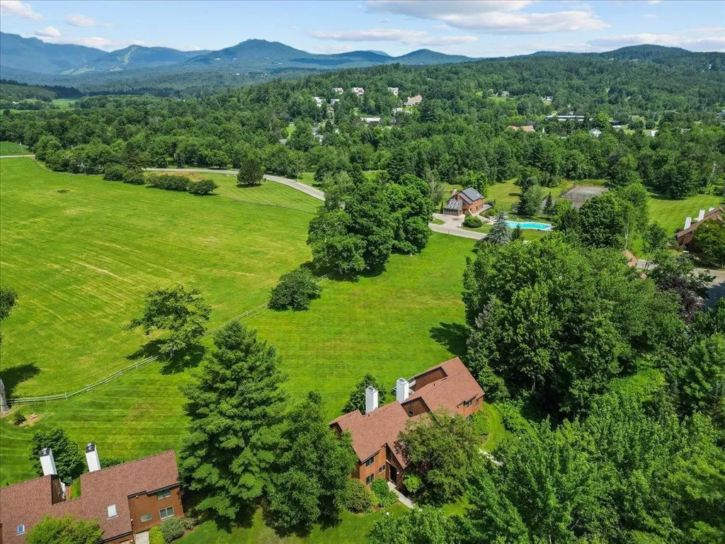 70 Field Road Stowe VT 05672