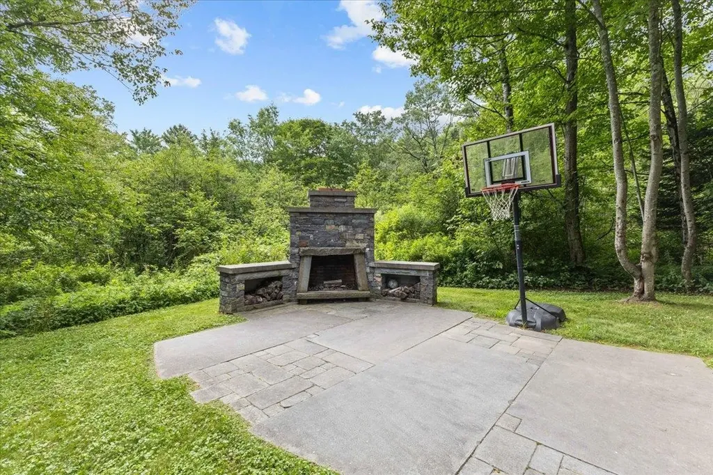 738 River Road Stowe VT 05672