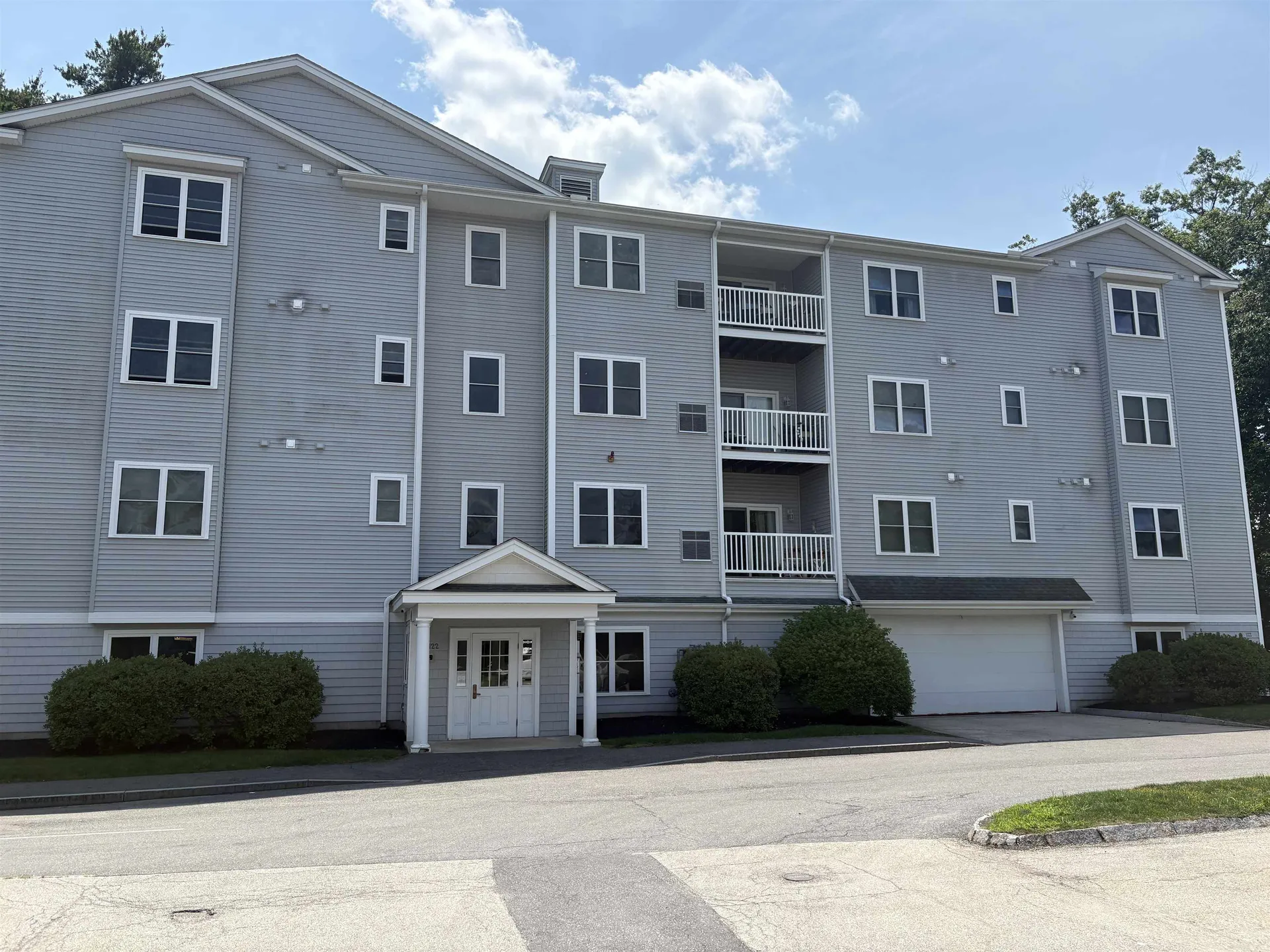 122 Coliseum Avenue Nashua NH 03063