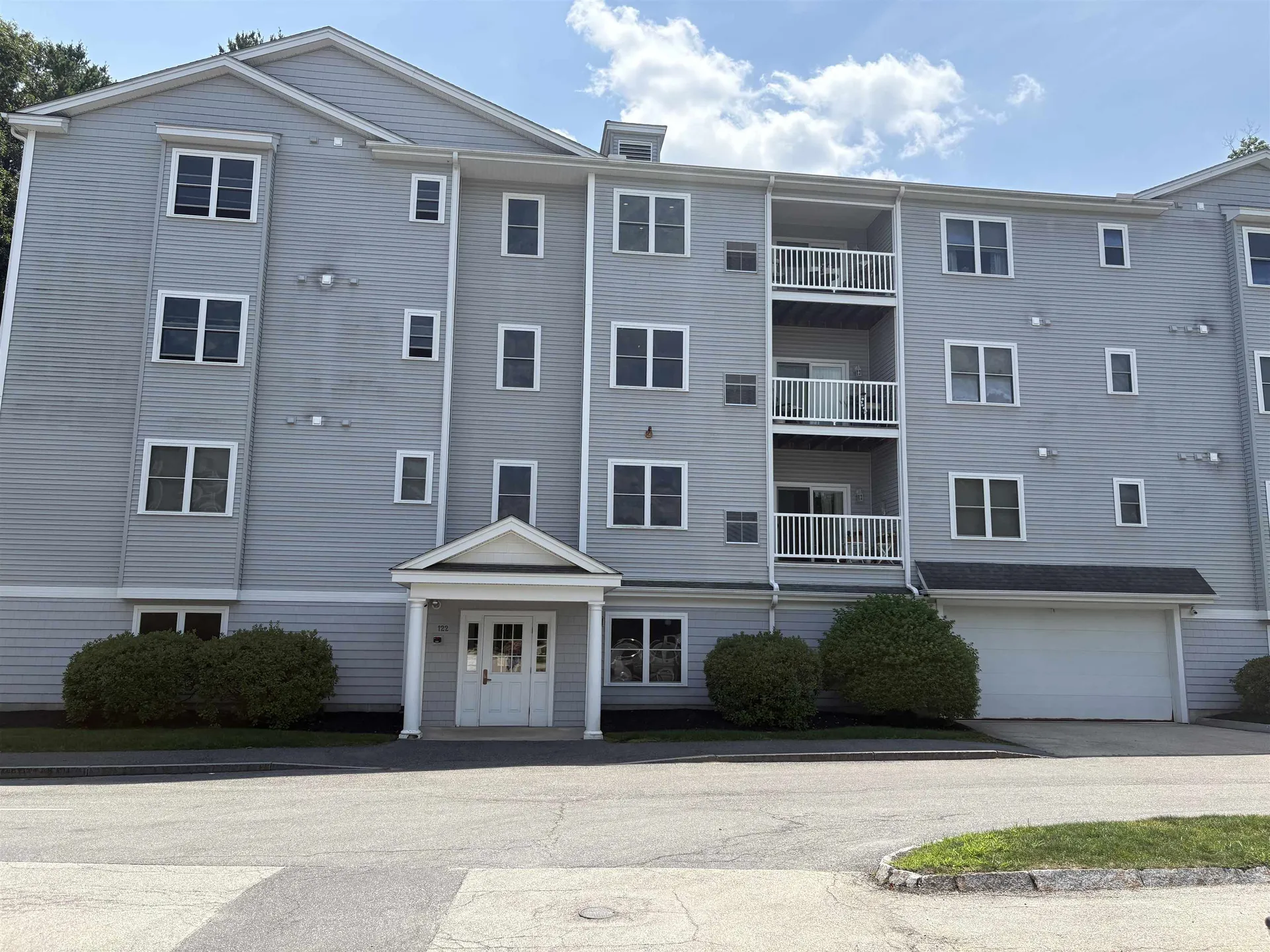 122 Coliseum Avenue Nashua NH 03063