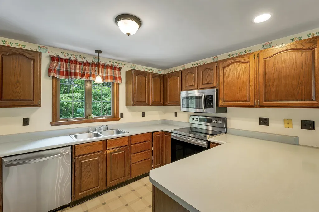36 Glidden Road Gilford NH 03249