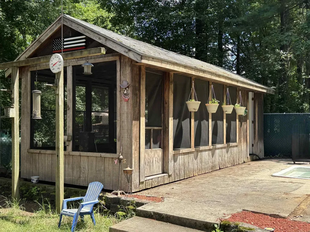 29 Coopers Grove Road Kingston NH 03848