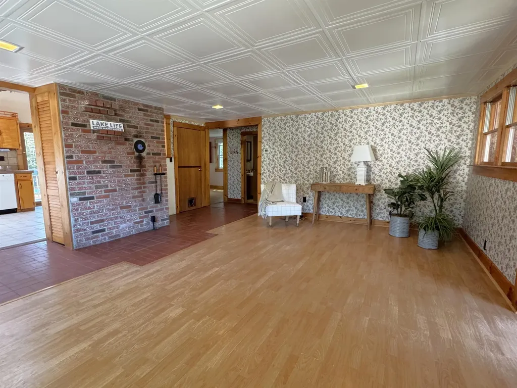 29 Coopers Grove Road Kingston NH 03848