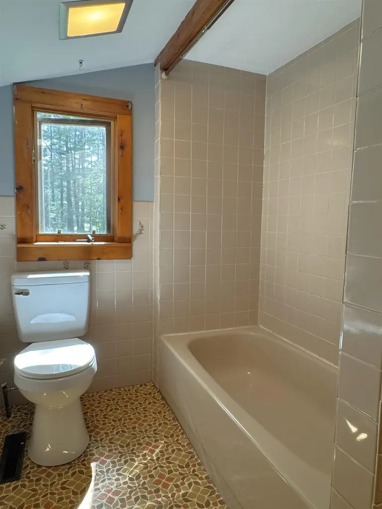 29 Coopers Grove Road Kingston NH 03848