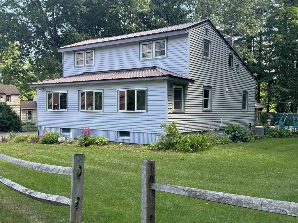 29 Coopers Grove Road Kingston NH 03848
