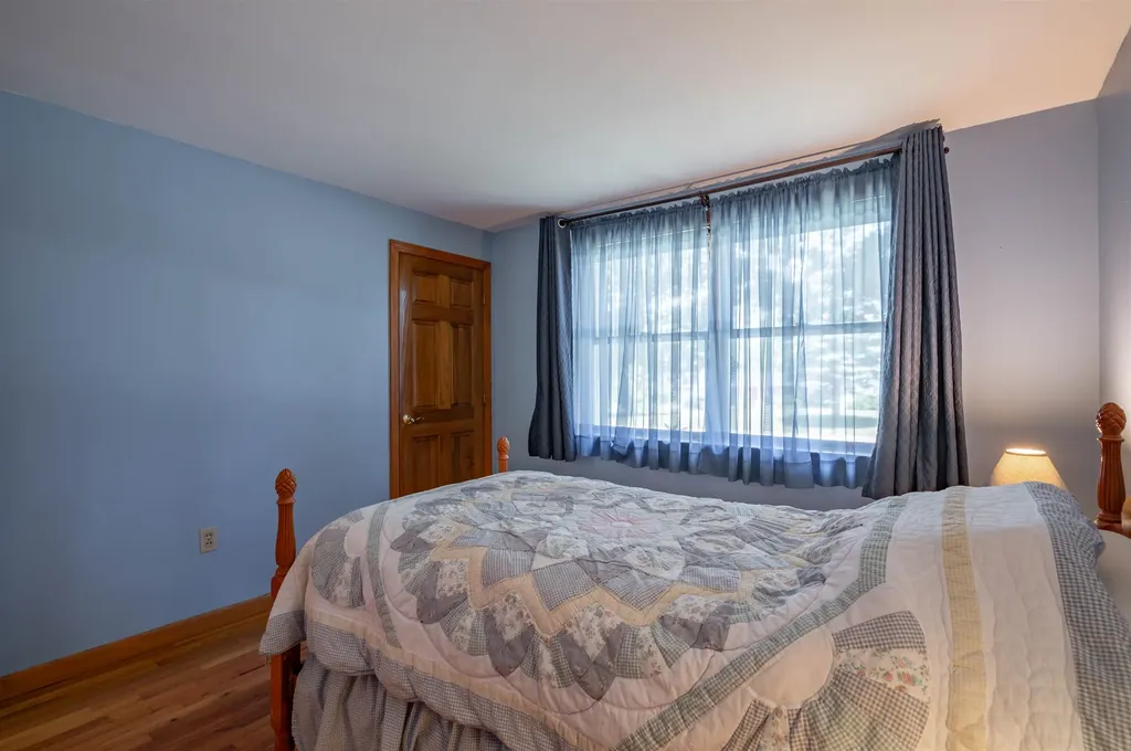 6 Aztec Road Nashua NH 03063