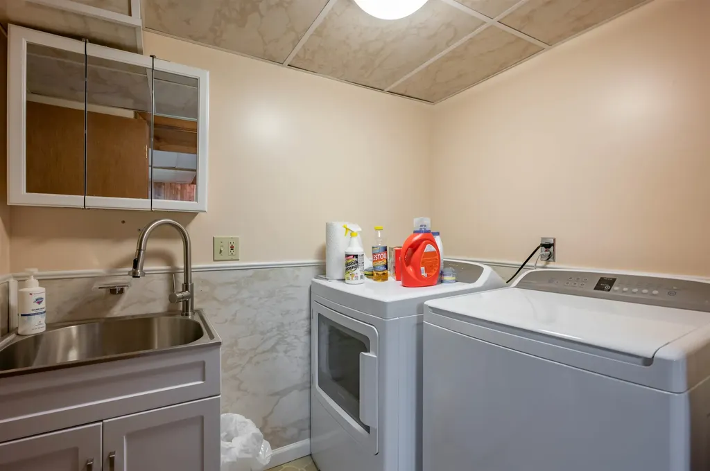 6 Aztec Road Nashua NH 03063