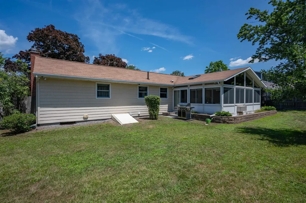 6 Aztec Road Nashua NH 03063