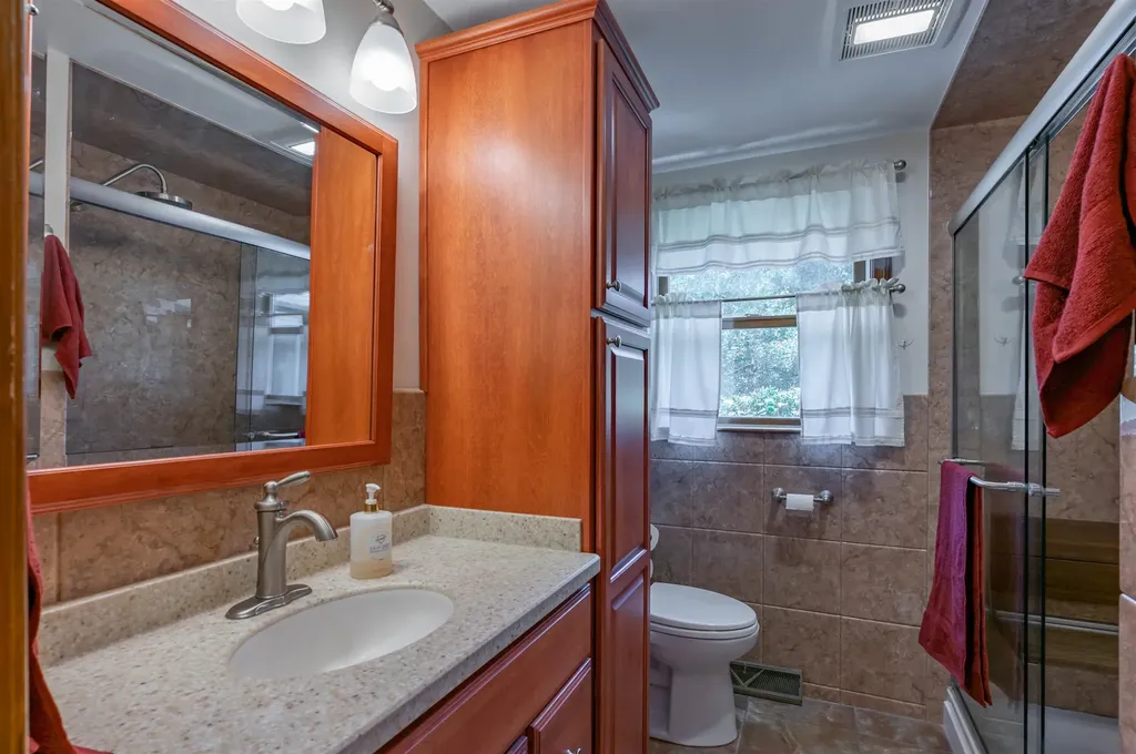 6 Aztec Road Nashua NH 03063