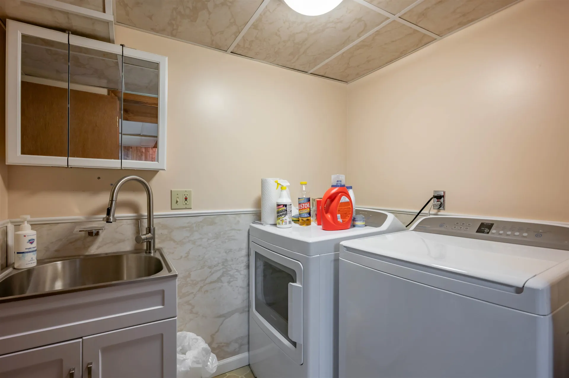 6 Aztec Road Nashua NH 03063