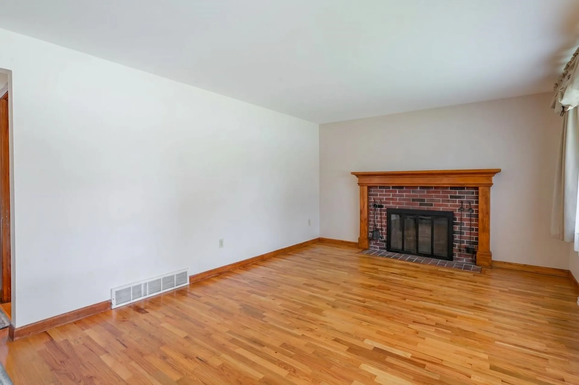 6 Aztec Road Nashua NH 03063