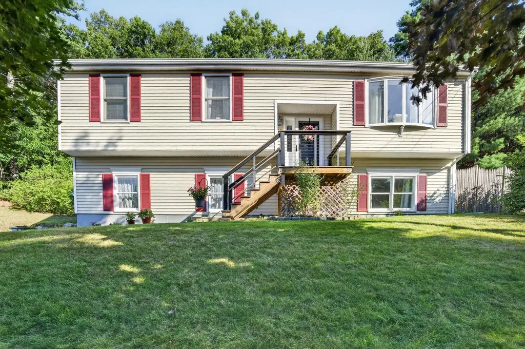 18 Cobble Hill Road Nashua NH 03062