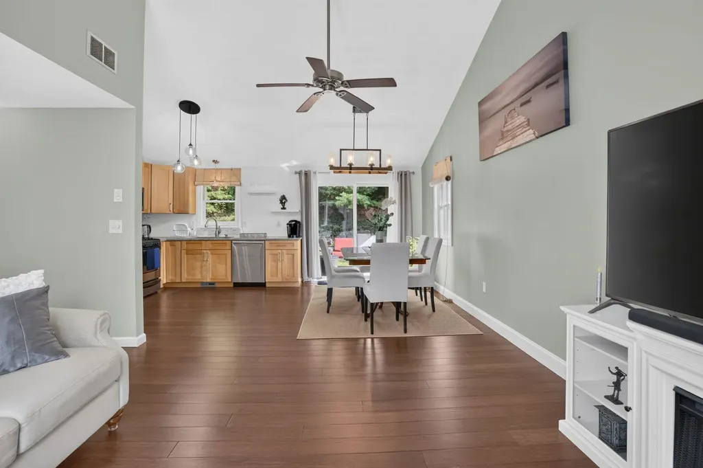 18 Cobble Hill Road Nashua NH 03062