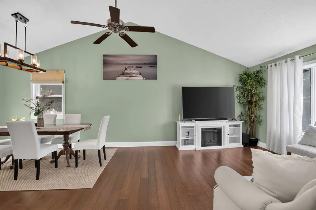18 Cobble Hill Road Nashua NH 03062