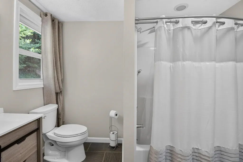 18 Cobble Hill Road Nashua NH 03062