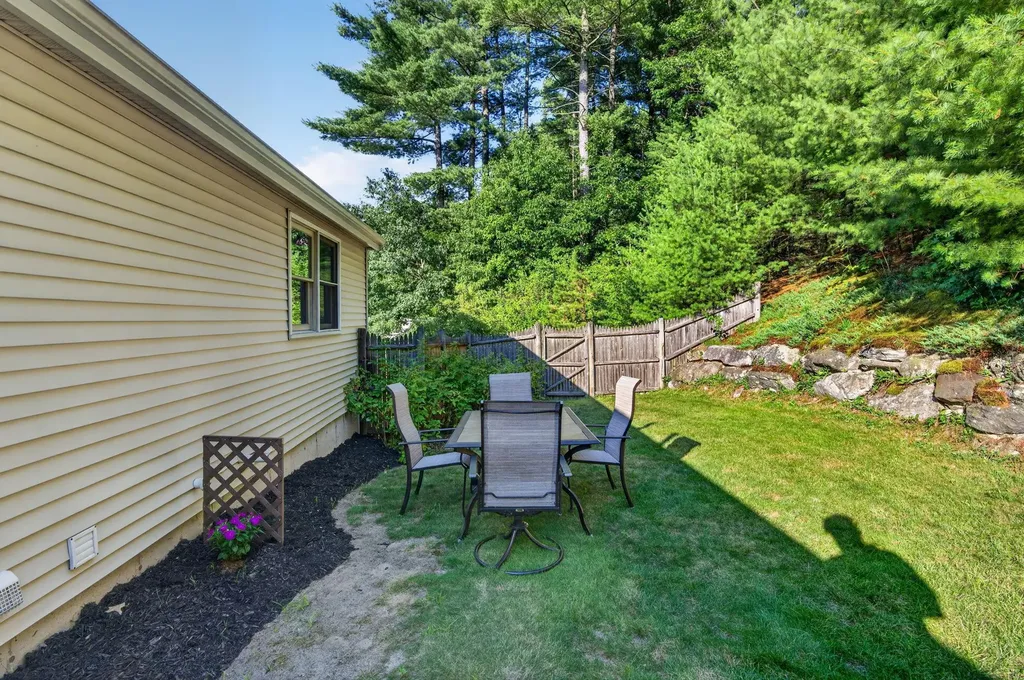 18 Cobble Hill Road Nashua NH 03062