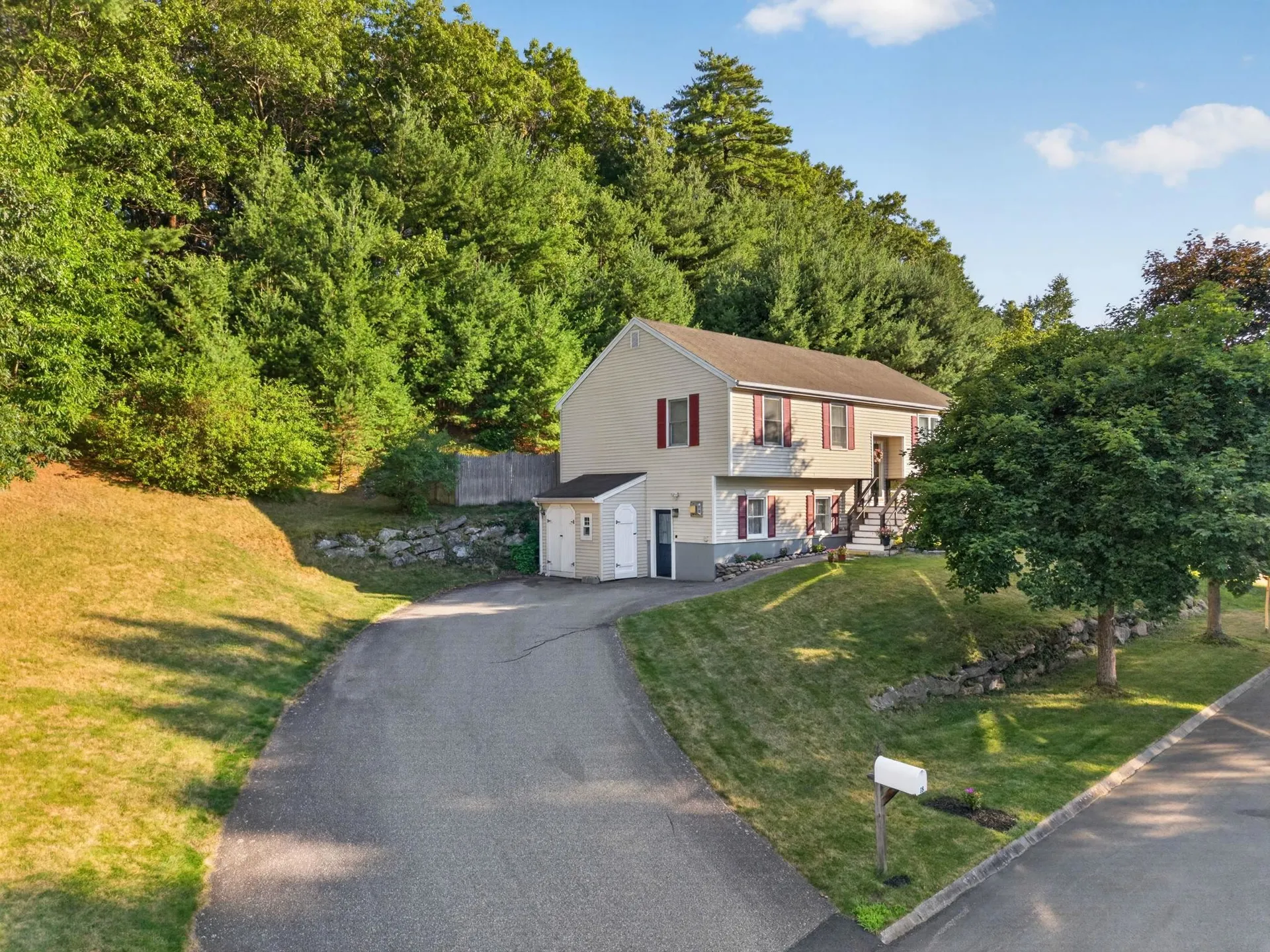18 Cobble Hill Road Nashua NH 03062
