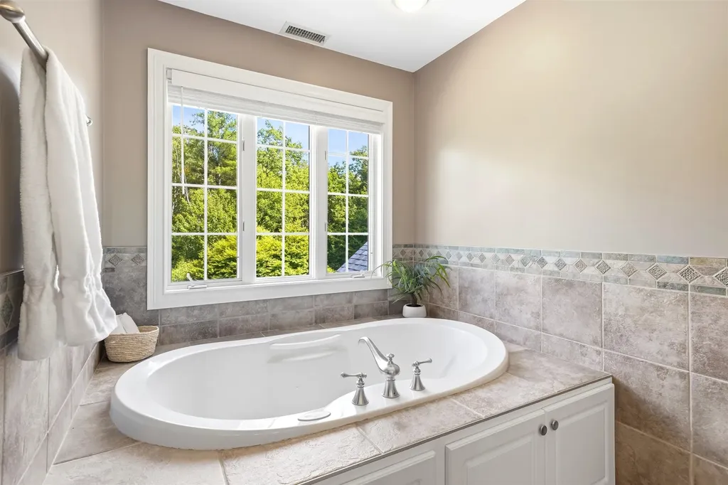 5 Sherwood Road Windham NH 03087