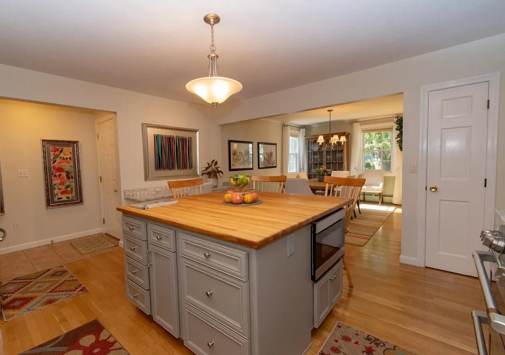 376 N Bend Drive Manchester NH 03104