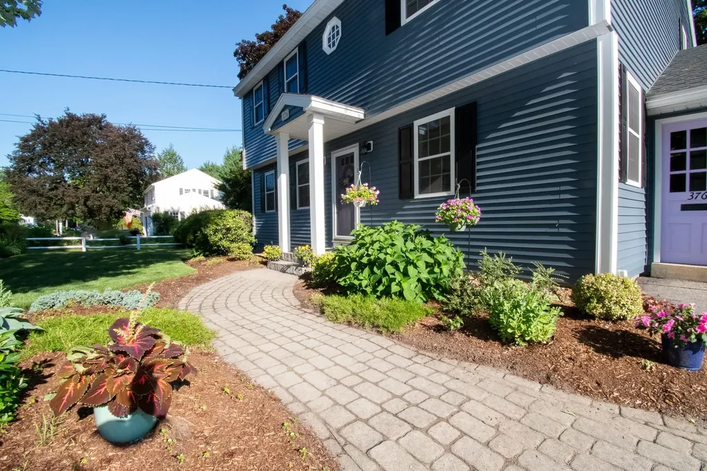 376 N Bend Drive Manchester NH 03104