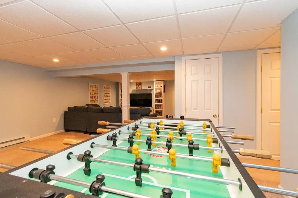 376 N Bend Drive Manchester NH 03104