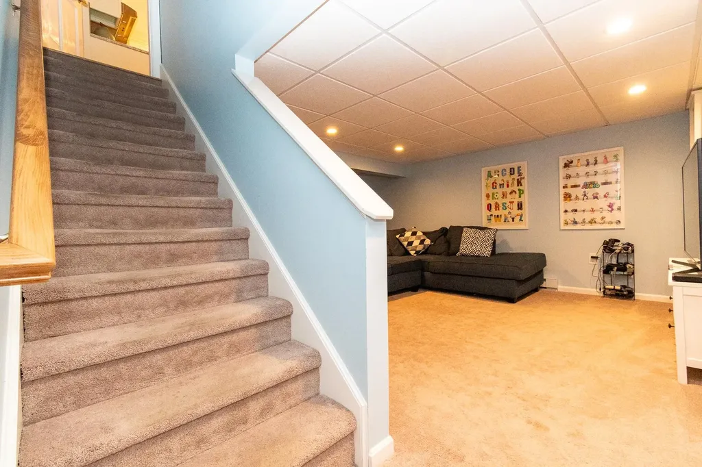 376 N Bend Drive Manchester NH 03104