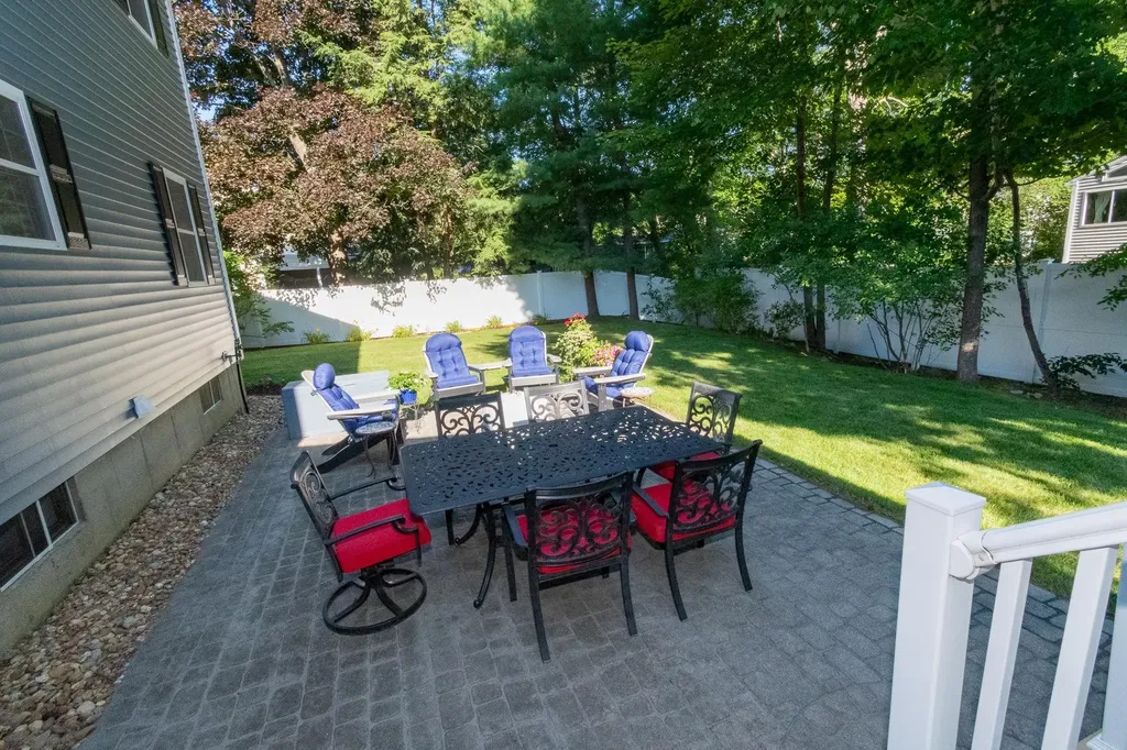 376 N Bend Drive Manchester NH 03104