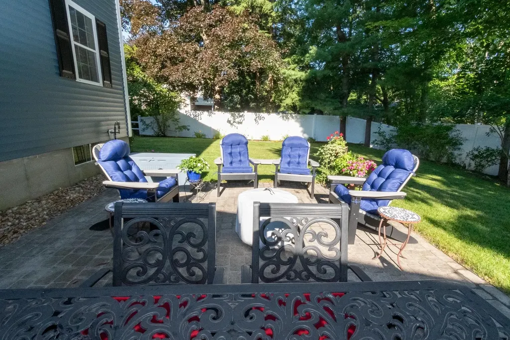 376 N Bend Drive Manchester NH 03104