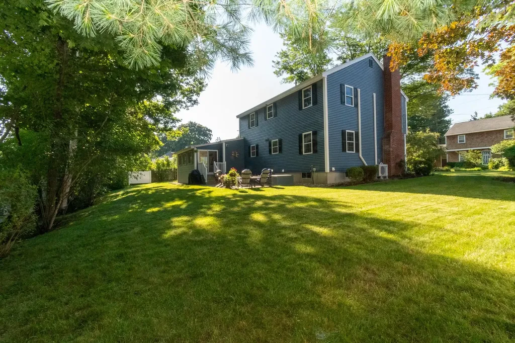 376 N Bend Drive Manchester NH 03104