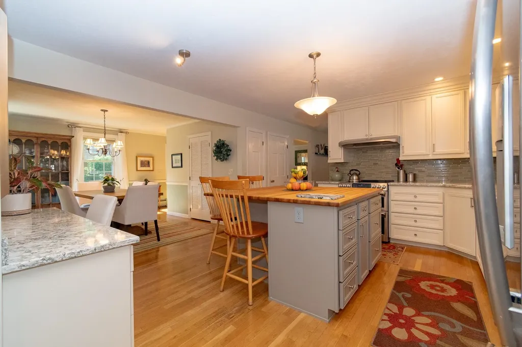 376 N Bend Drive Manchester NH 03104