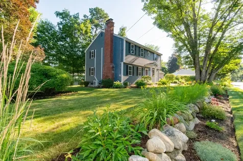 376 N Bend Drive Manchester NH 03104