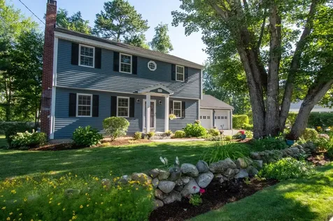 376 N Bend Drive Manchester NH 03104